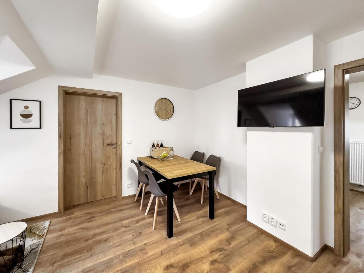Apartment Katrin 2 Κάρλοβι Βάρι Εξωτερικό φωτογραφία